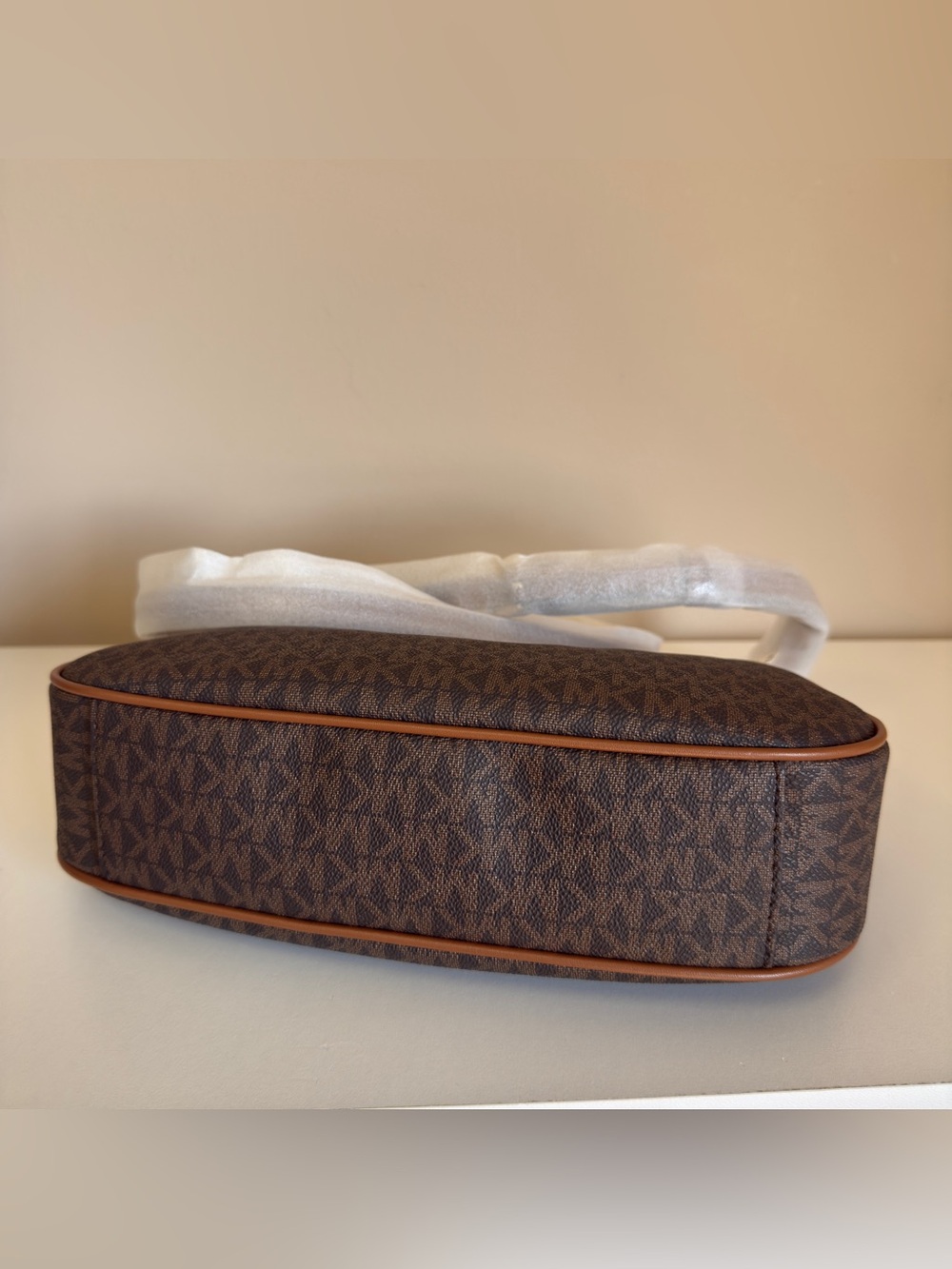 Michael Kors CORA LG ZIP POUCHETTE - Picture 9 of 10